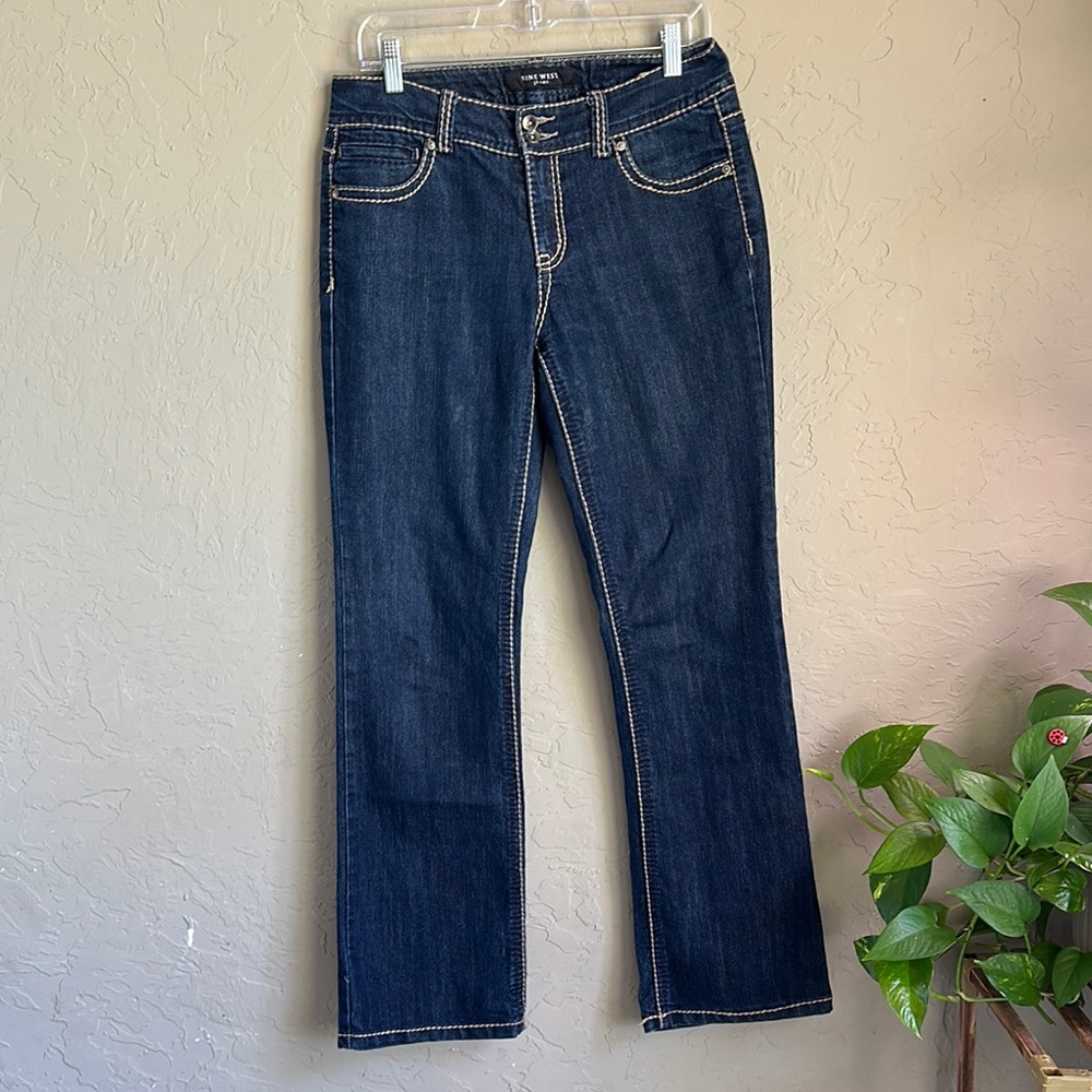 Nine‎ West dark wash jeans  back jeweled pockets, size 6 straight leg relaxed